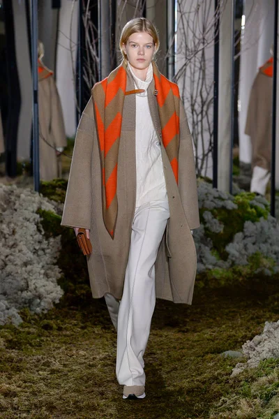 Look 17